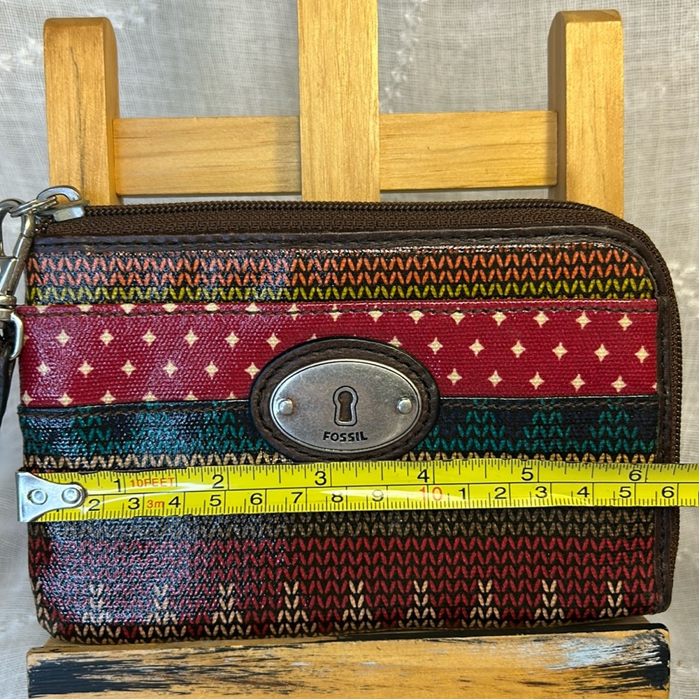 Fossil almost NEW leather wallet zip around wallet wristlet - Picture 3 of 12